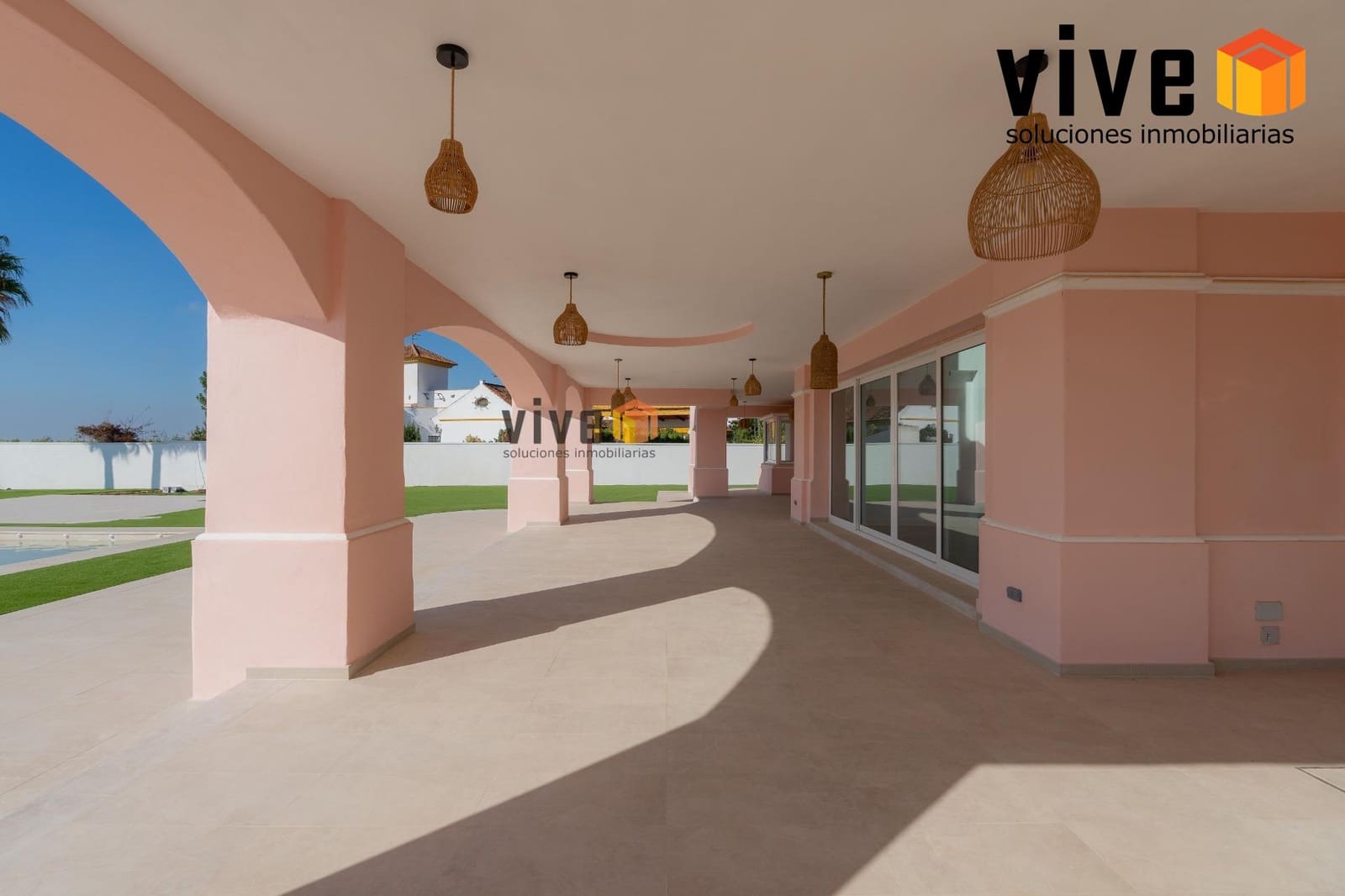 Chalet de 8 habitaciones en Espartinas en venta con piscina - 1.990.000 € (Ref: 9630258)