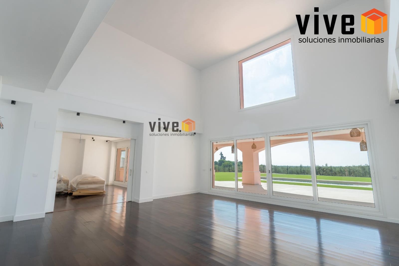 Chalet de 8 habitaciones en Espartinas en venta con piscina - 1.990.000 € (Ref: 9630258)