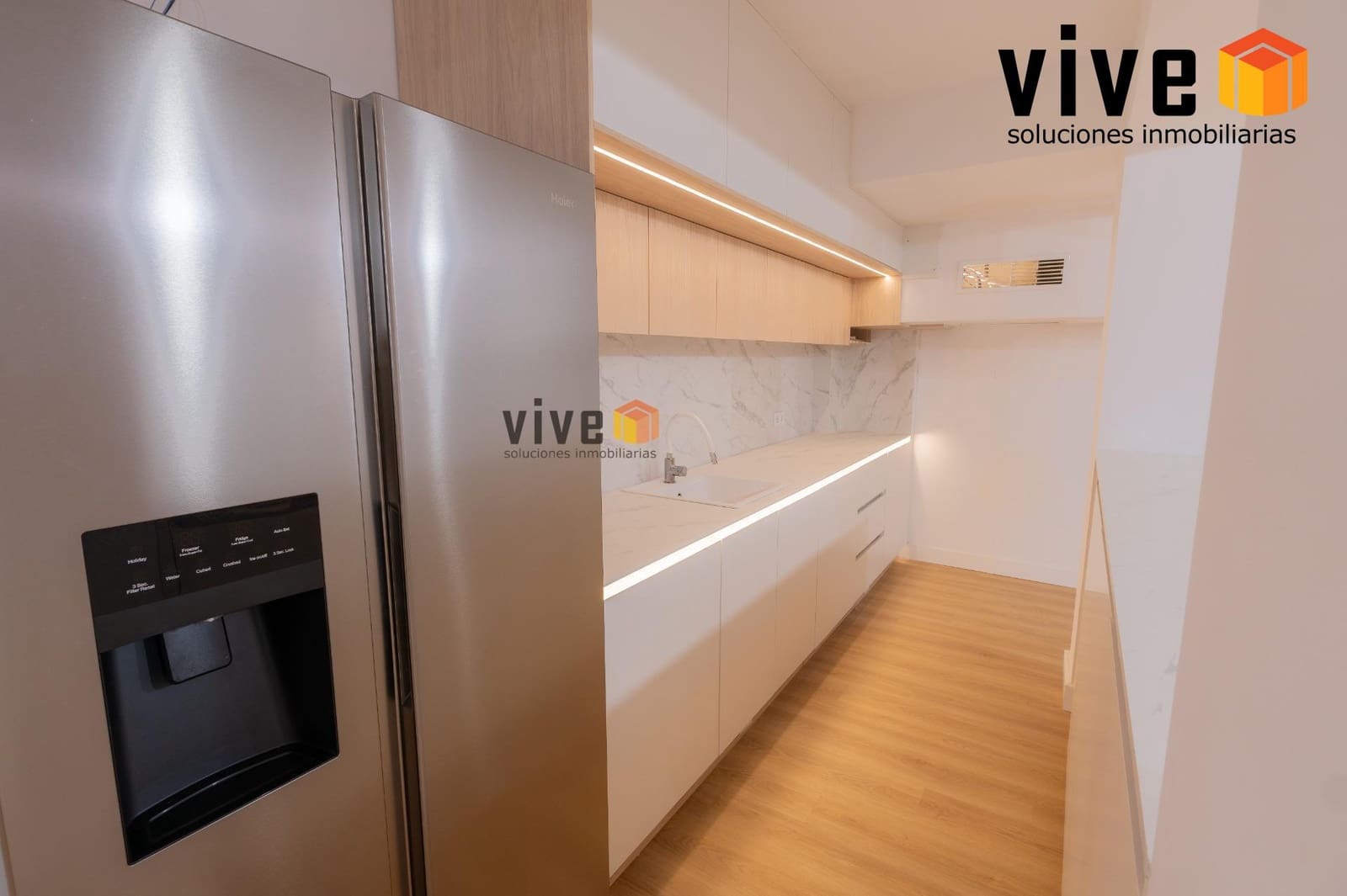 Chalet de 8 habitaciones en Espartinas en venta con piscina - 1.990.000 € (Ref: 9630258)