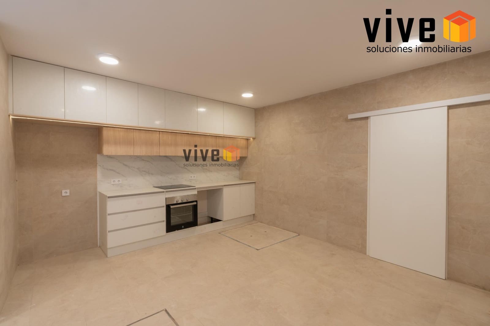 Chalet de 8 habitaciones en Espartinas en venta con piscina - 1.990.000 € (Ref: 9630258)