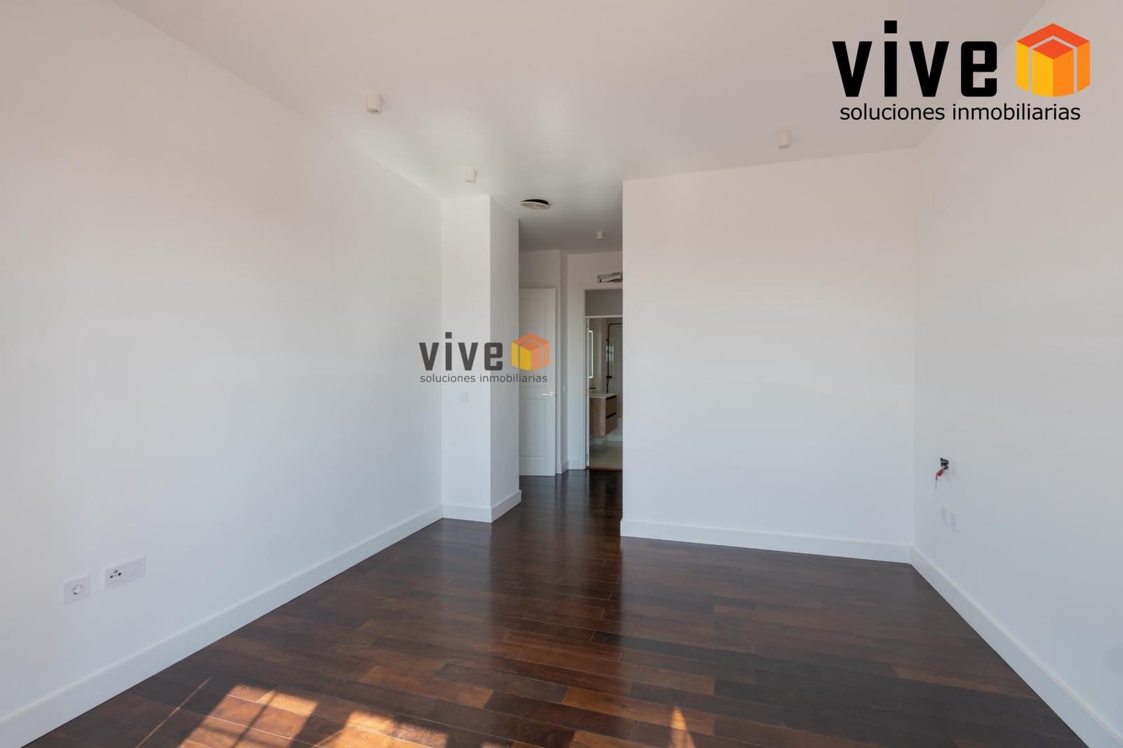 Chalet de 8 habitaciones en Espartinas en venta con piscina - 1.990.000 € (Ref: 9630258)