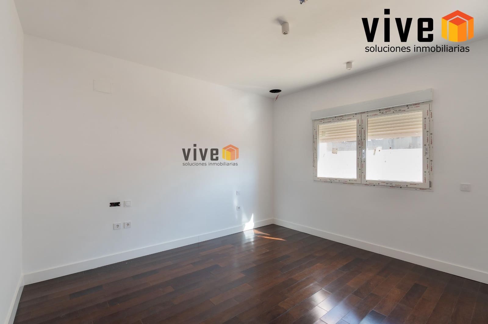 Chalet de 8 habitaciones en Espartinas en venta con piscina - 1.990.000 € (Ref: 9630258)