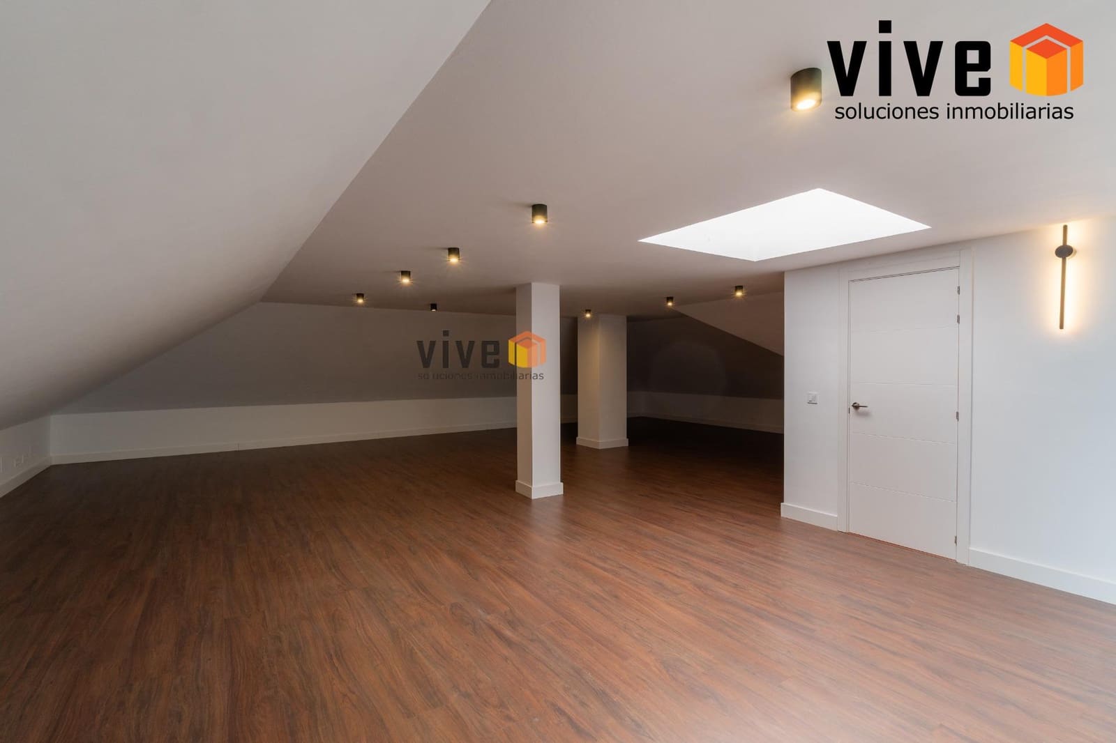 Chalet de 8 habitaciones en Espartinas en venta con piscina - 1.990.000 € (Ref: 9630258)