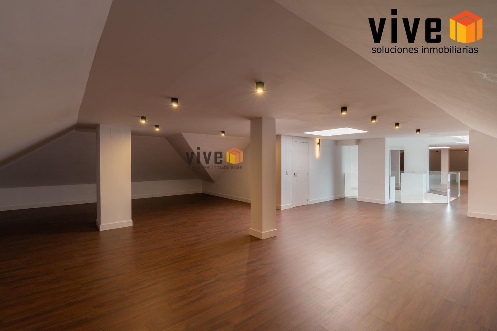 Chalet de 8 habitaciones en Espartinas en venta con piscina - 1.990.000 € (Ref: 9630258)