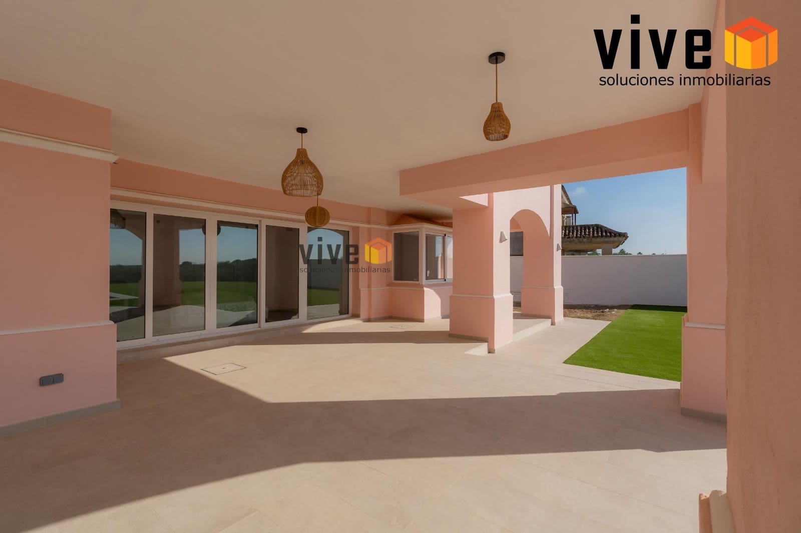 Chalet de 8 habitaciones en Espartinas en venta con piscina - 1.990.000 € (Ref: 9630258)