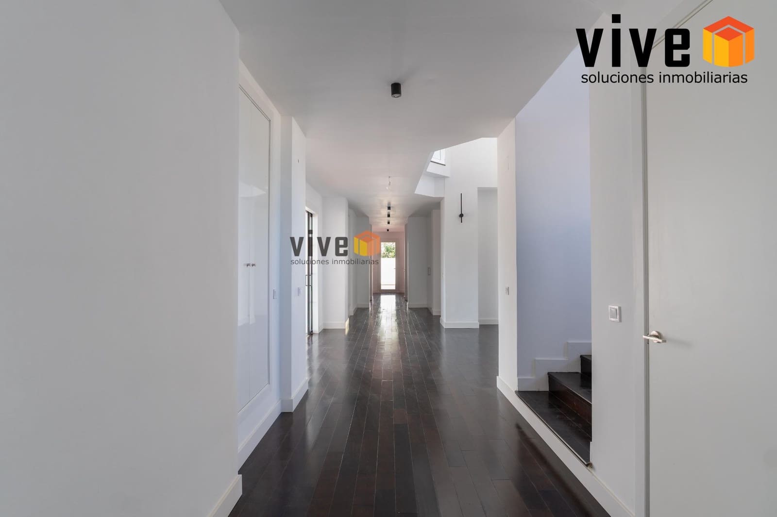 Chalet de 8 habitaciones en Espartinas en venta con piscina - 1.990.000 € (Ref: 9630258)