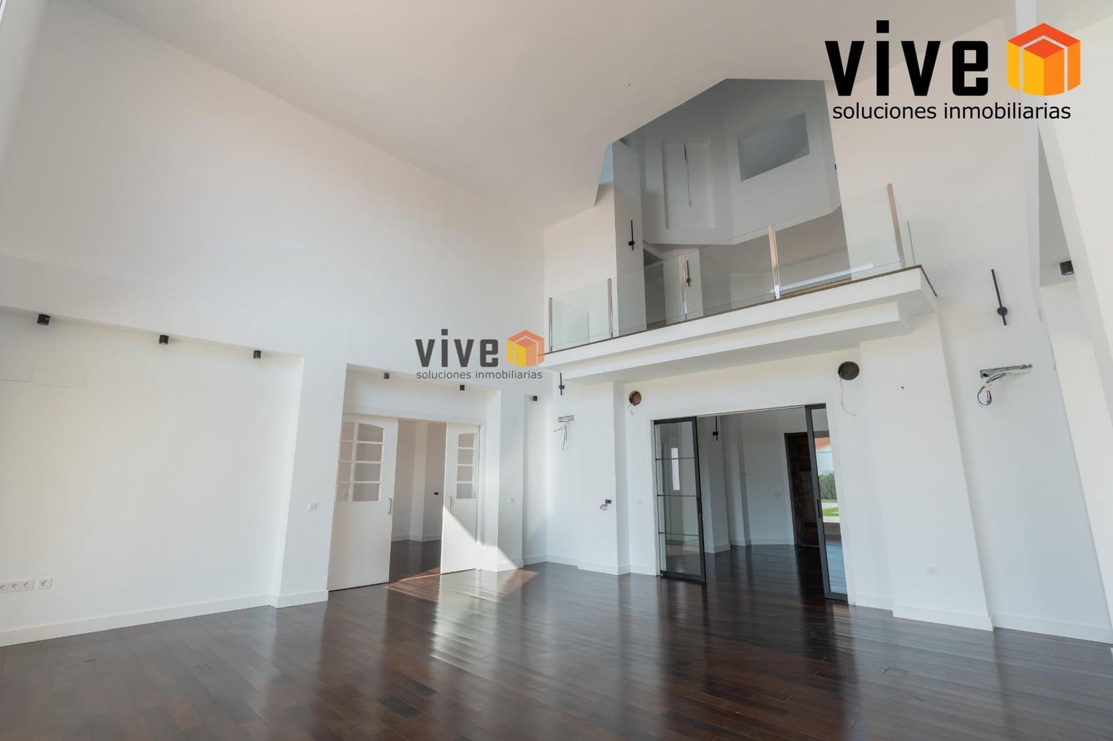 Chalet de 8 habitaciones en Espartinas en venta con piscina - 1.990.000 € (Ref: 9630258)