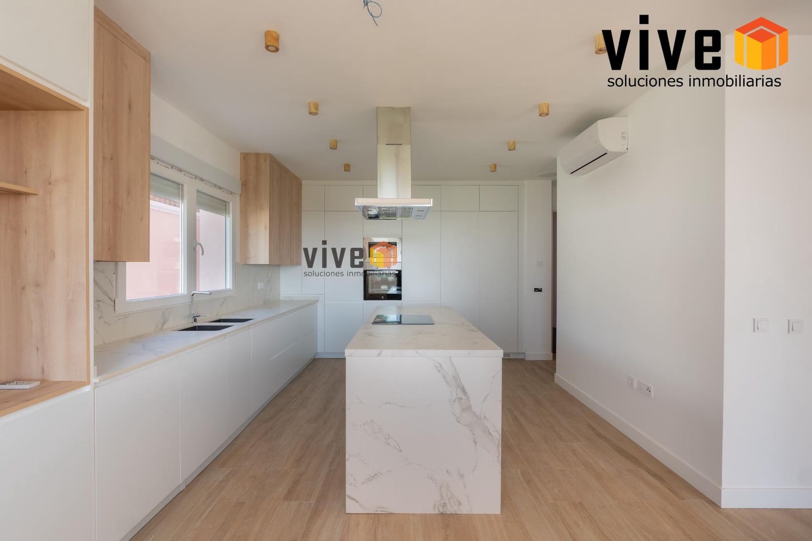 Chalet de 8 habitaciones en Espartinas en venta con piscina - 1.990.000 € (Ref: 9630258)