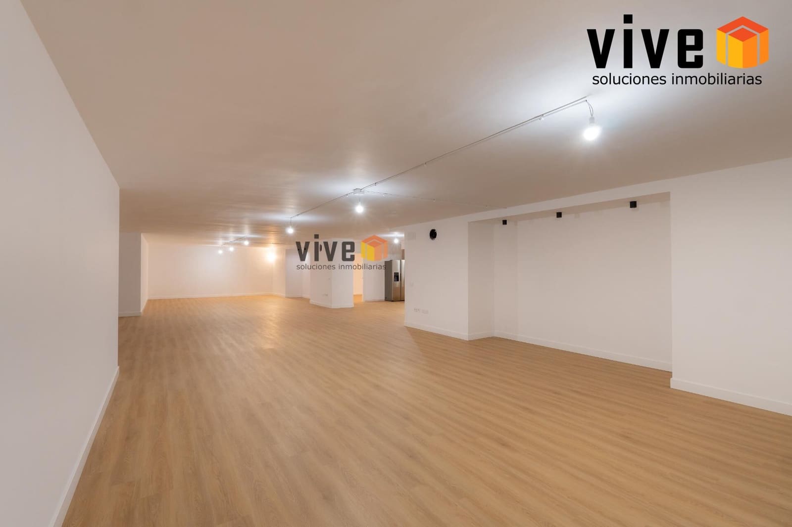 Chalet de 8 habitaciones en Espartinas en venta con piscina - 1.990.000 € (Ref: 9630258)