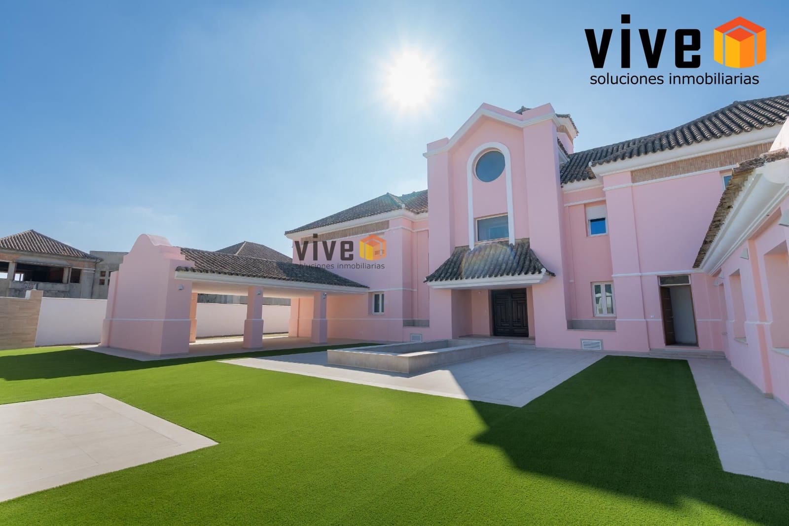 Chalet de 8 habitaciones en Espartinas en venta con piscina - 1.990.000 € (Ref: 9630258)