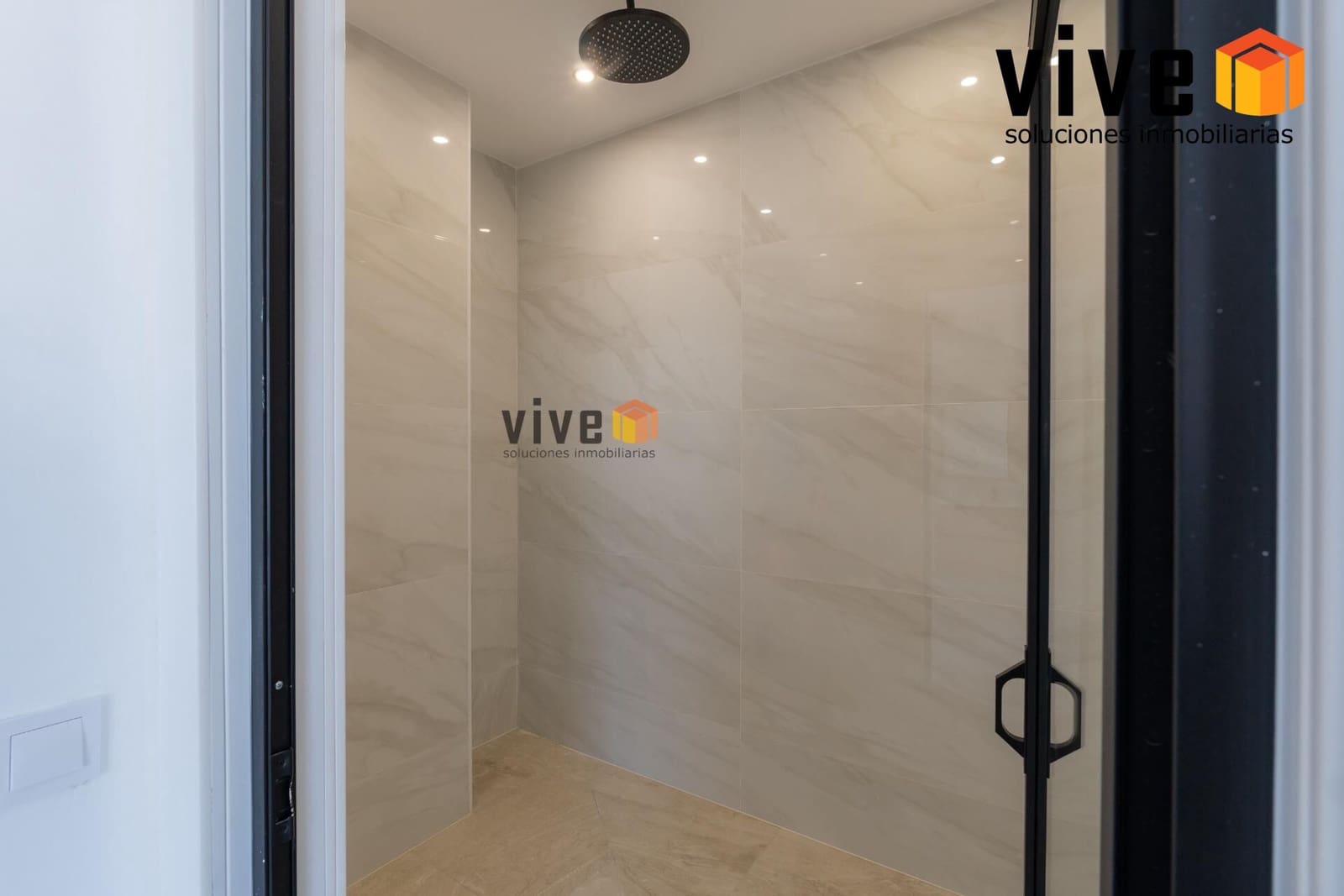 Chalet de 8 habitaciones en Espartinas en venta con piscina - 1.990.000 € (Ref: 9630258)