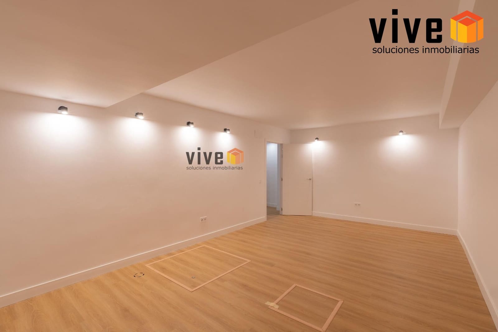 Chalet de 8 habitaciones en Espartinas en venta con piscina - 1.990.000 € (Ref: 9630258)