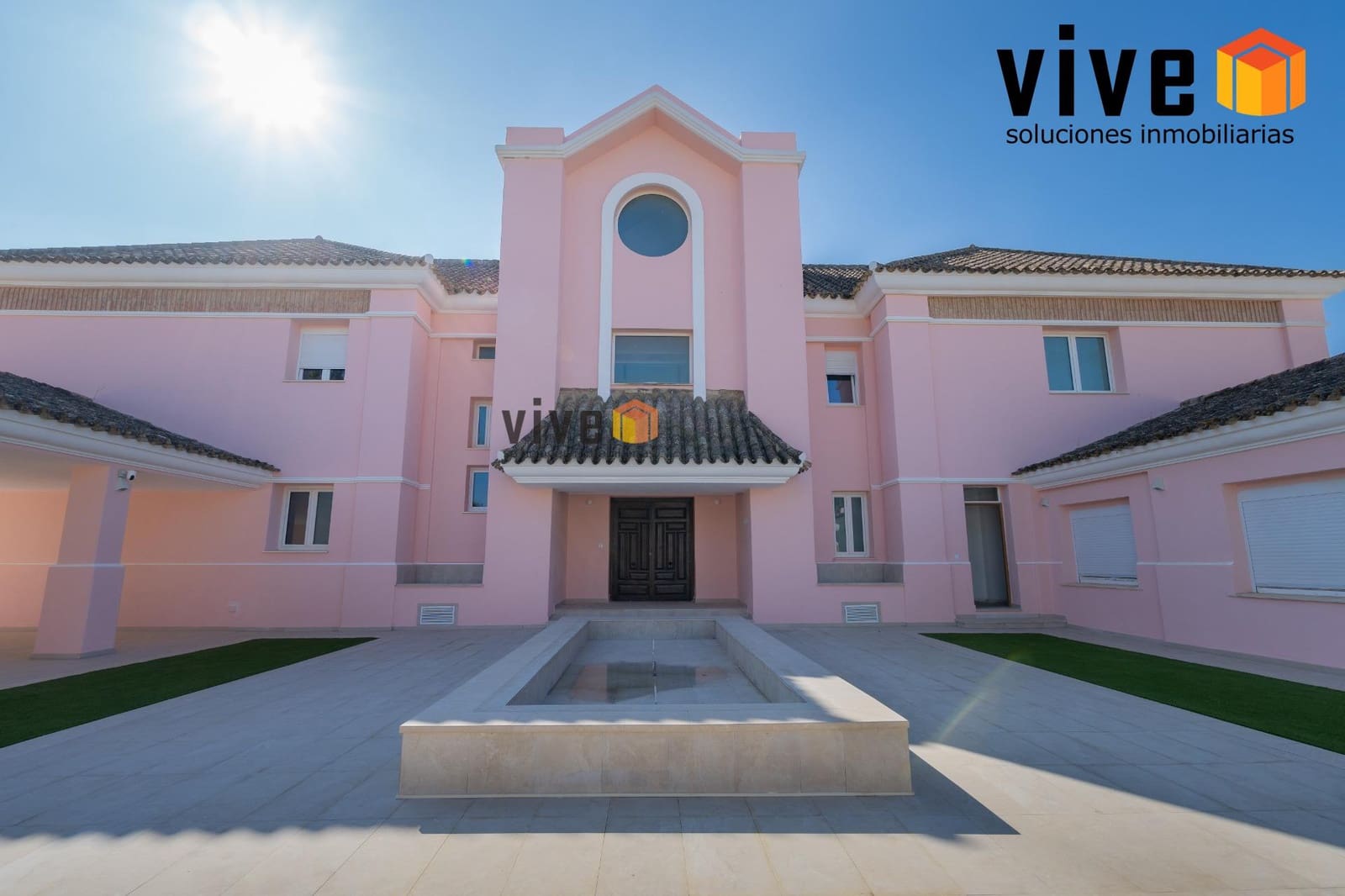 Chalet de 8 habitaciones en Espartinas en venta con piscina - 1.990.000 € (Ref: 9630258)