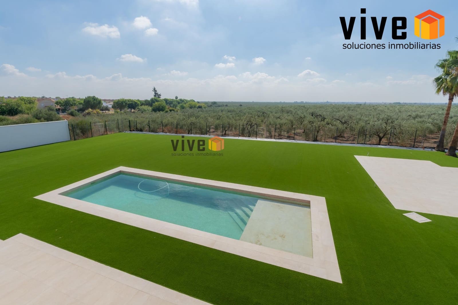 Chalet de 8 habitaciones en Espartinas en venta con piscina - 1.990.000 € (Ref: 9630258)