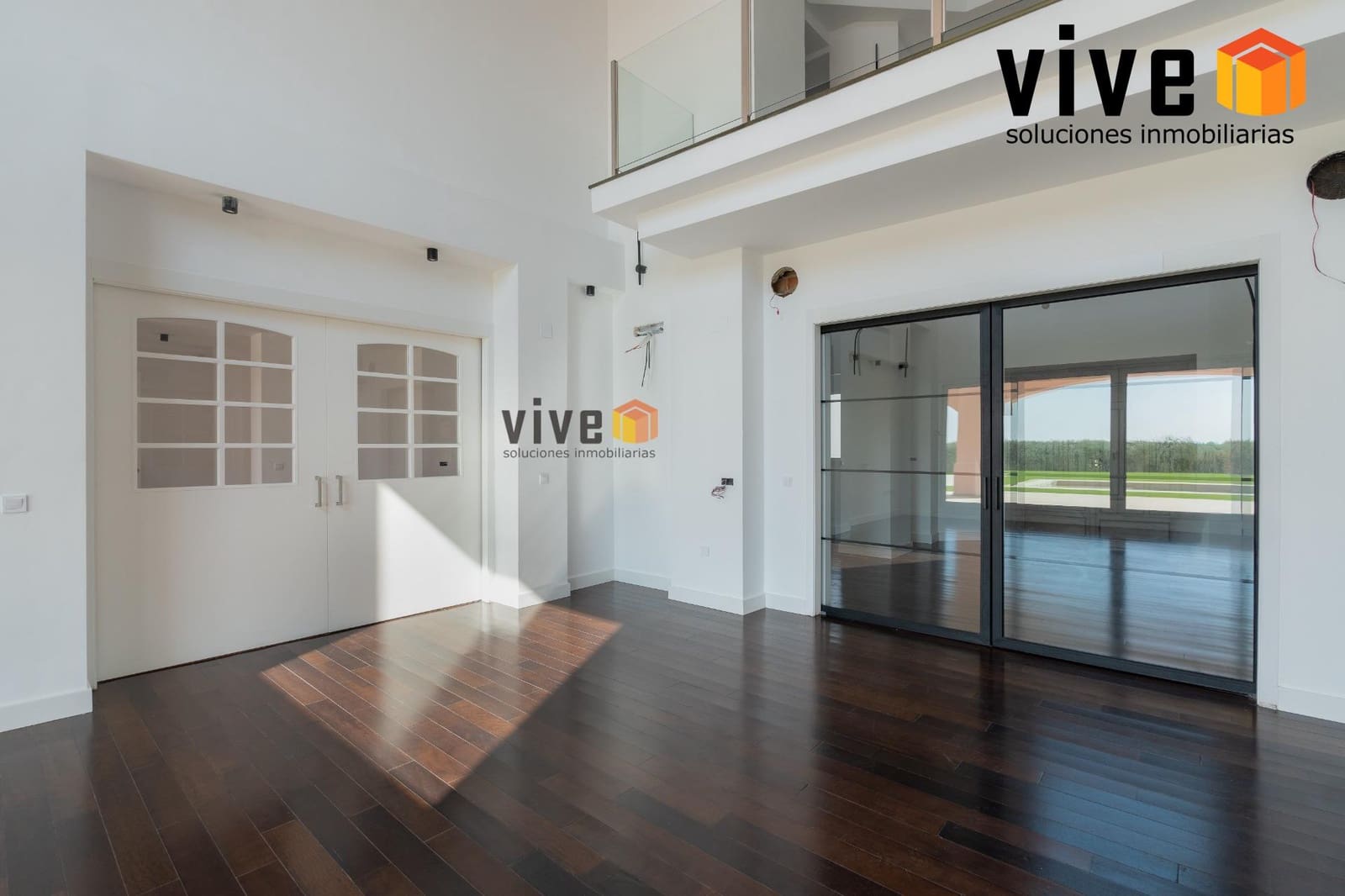 Chalet de 8 habitaciones en Espartinas en venta con piscina - 1.990.000 € (Ref: 9630258)