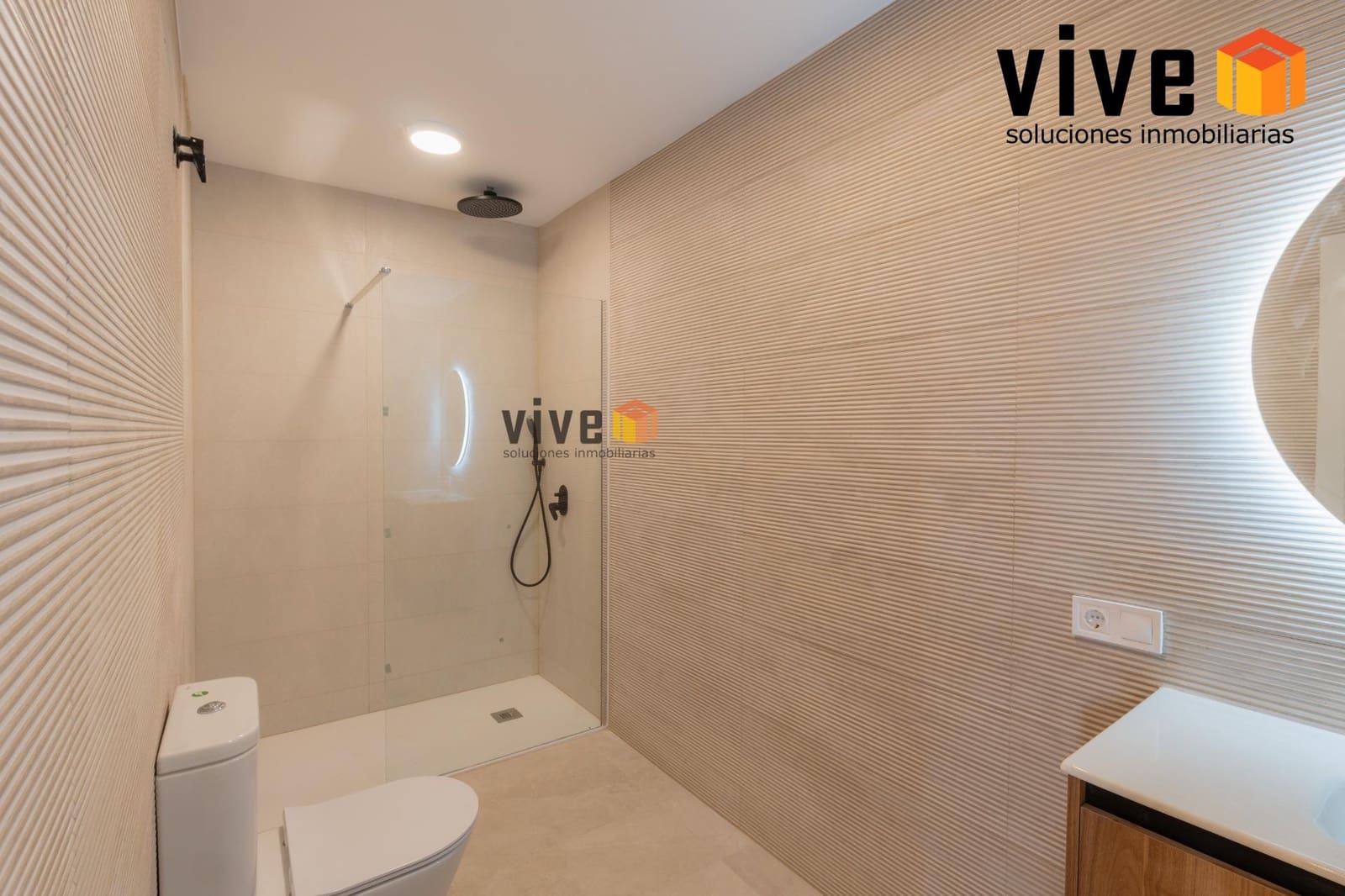 Chalet de 8 habitaciones en Espartinas en venta con piscina - 1.990.000 € (Ref: 9630258)