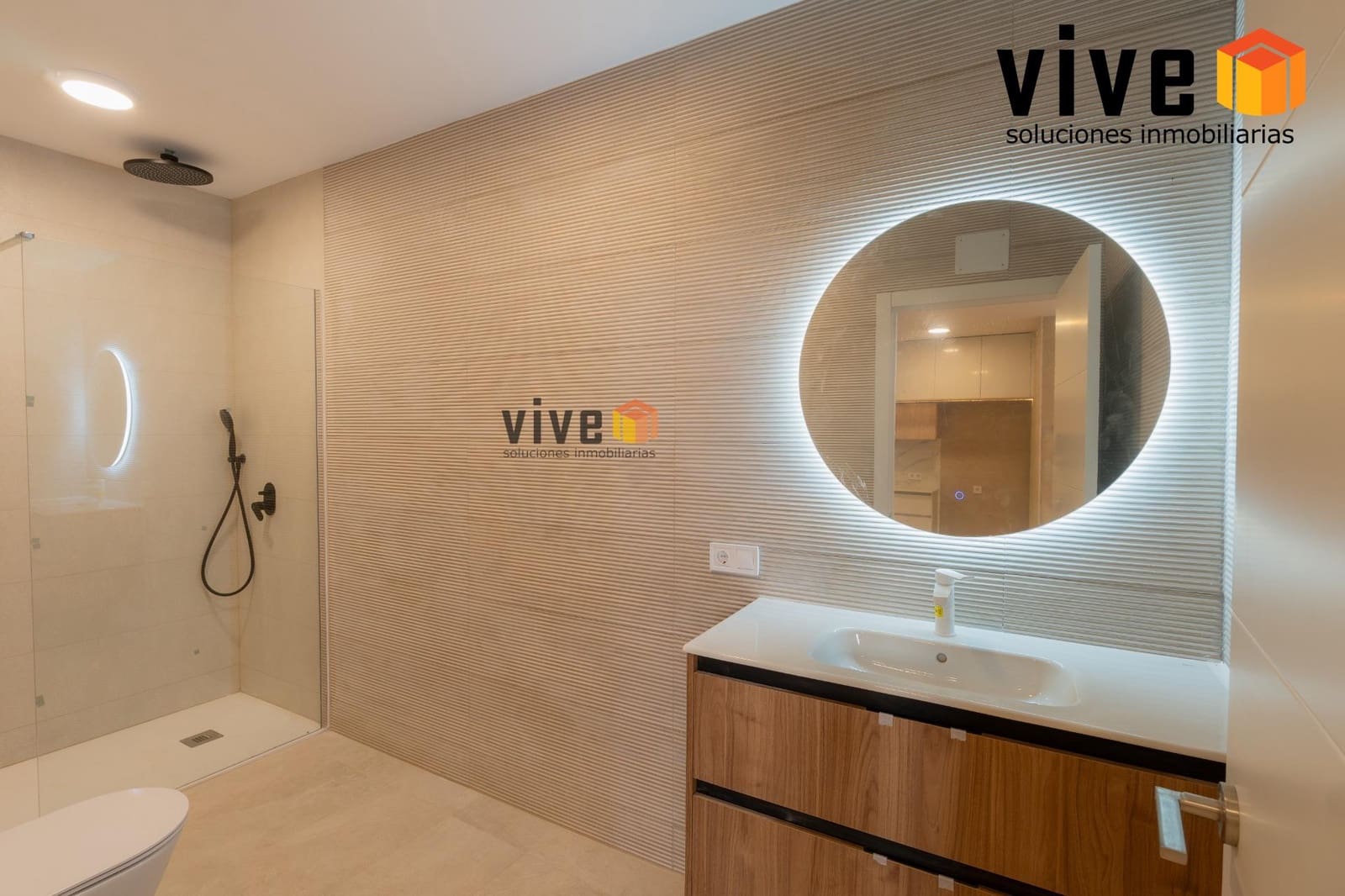 Chalet de 8 habitaciones en Espartinas en venta con piscina - 1.990.000 € (Ref: 9630258)