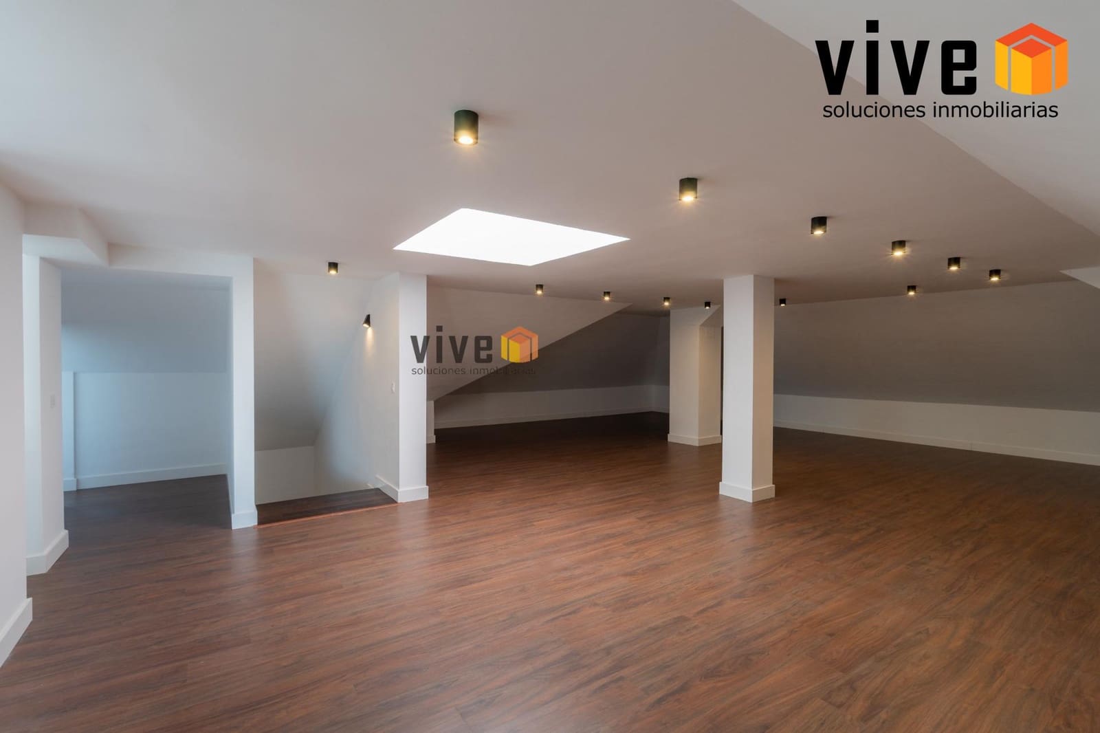 Chalet de 8 habitaciones en Espartinas en venta con piscina - 1.990.000 € (Ref: 9630258)