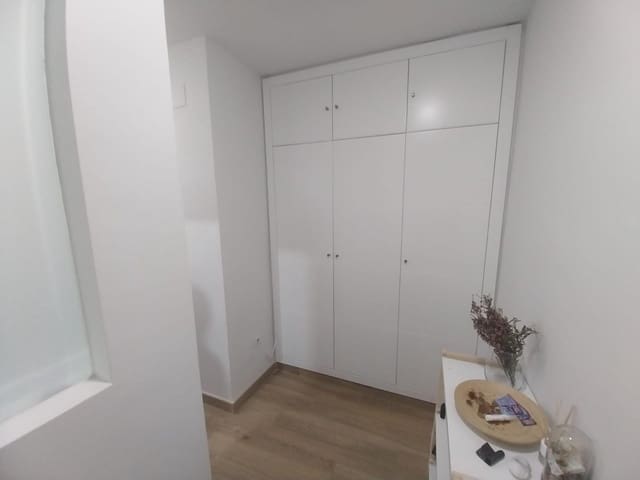 3 bedroom Flat for rent in Seville city - € 1,150 (Ref: 9770778)