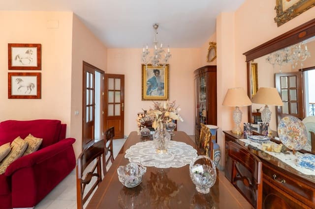 5 soveværelse Byhus til salg i Sevilla by med garage - € 620.000 (Ref: 9876590)