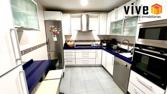 5 bedroom Townhouse for sale in Seville city with garage - € 620,000 (Ref: 9876590)