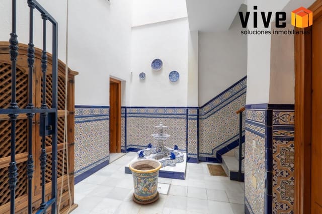 5 bedroom Townhouse for sale in Seville city with garage - € 620,000 (Ref: 9876590)