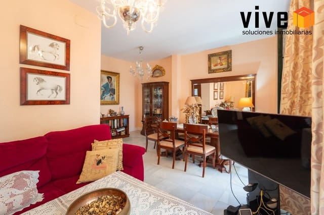5 bedroom Townhouse for sale in Seville city with garage - € 620,000 (Ref: 9876590)