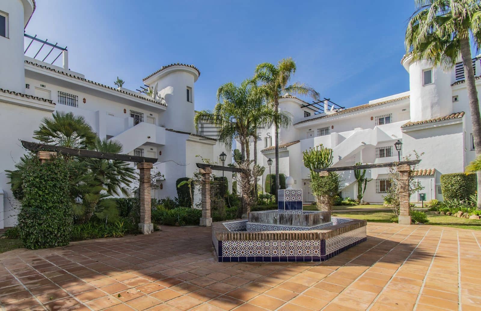 2 soveværelse Lejlighed til salg i Nueva Andalucia med swimmingpool - € 414.000 (Ref: 8873074)