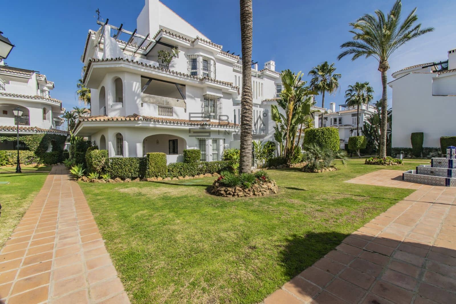 2 soveværelse Lejlighed til salg i Nueva Andalucia med swimmingpool - € 414.000 (Ref: 8873074)