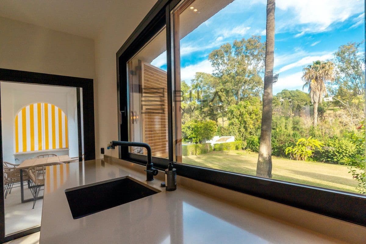 3 chambre Appartement à vendre à Nueva Andalucia avec piscine garage - 599 995 € (Ref: 8873087)