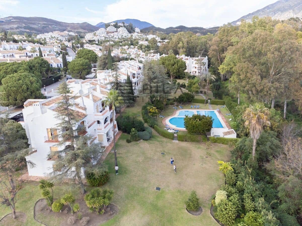 3 chambre Appartement à vendre à Nueva Andalucia avec piscine garage - 599 995 € (Ref: 8873087)