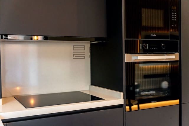 3 chambre Appartement à vendre à Nueva Andalucia, Marbella avec piscine garage - 599 995 € (Ref: 8873087)