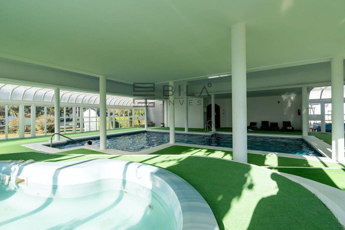 3 chambre Appartement à vendre à Nueva Andalucia avec piscine garage - 599 995 € (Ref: 8873087)