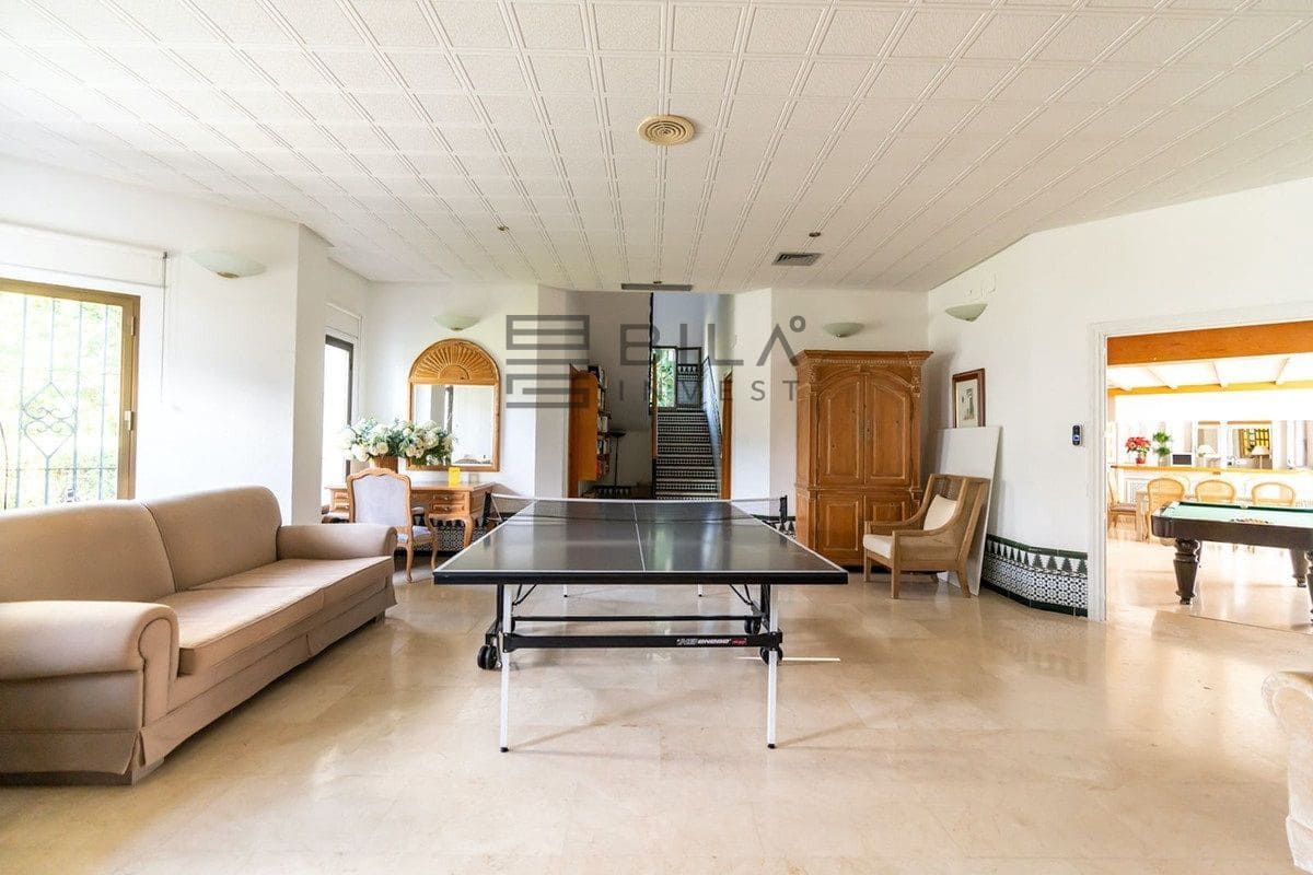 3 chambre Appartement à vendre à Nueva Andalucia avec piscine garage - 599 995 € (Ref: 8873087)