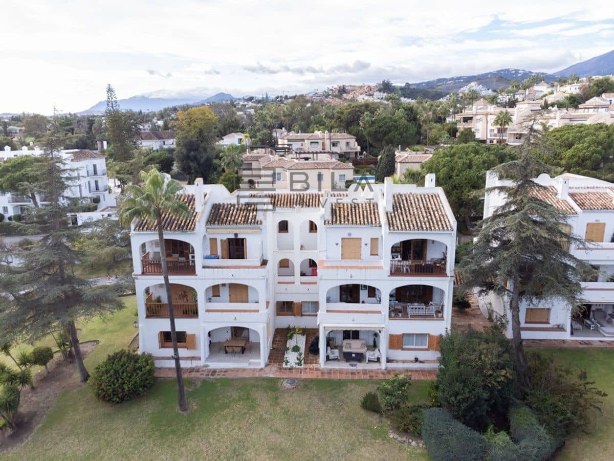 3 chambre Appartement à vendre à Nueva Andalucia avec piscine garage - 599 995 € (Ref: 8873087)