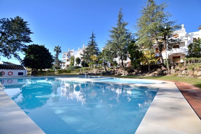3 chambre Appartement à vendre à Nueva Andalucia, Marbella avec piscine garage - 599 995 € (Ref: 8873087)