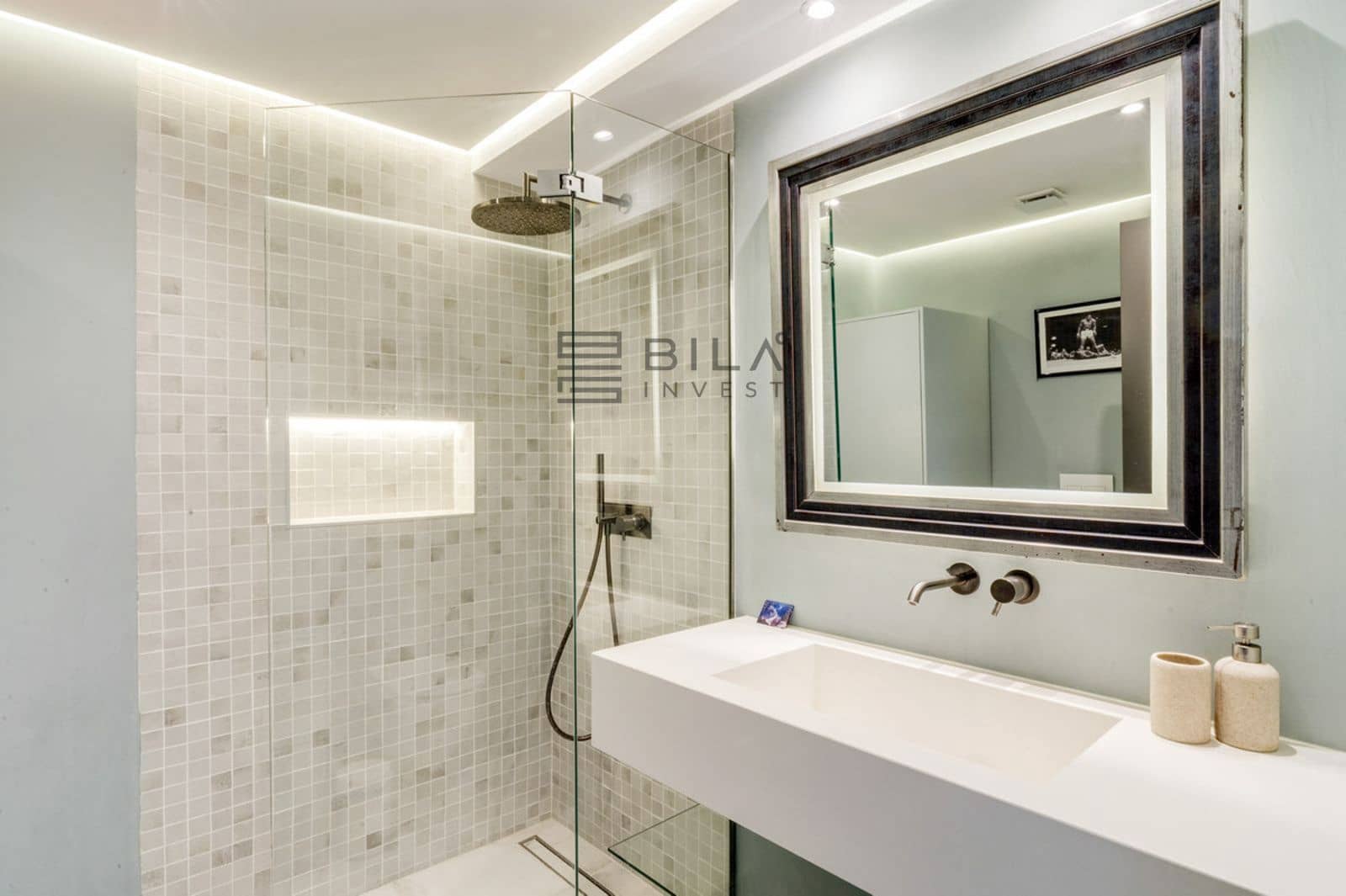 4 bedroom Flat for sale in Nueva Andalucia with pool garage - € 1,299,000 (Ref: 8873092)