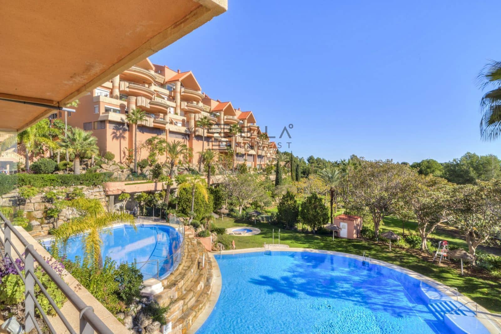4 bedroom Flat for sale in Nueva Andalucia with pool garage - € 1,299,000 (Ref: 8873092)