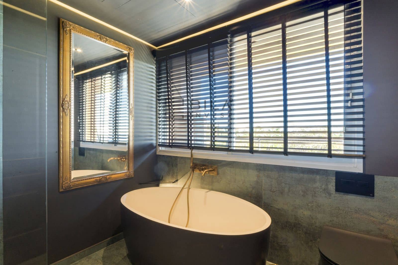 4 bedroom Flat for sale in Nueva Andalucia with pool garage - € 1,299,000 (Ref: 8873092)