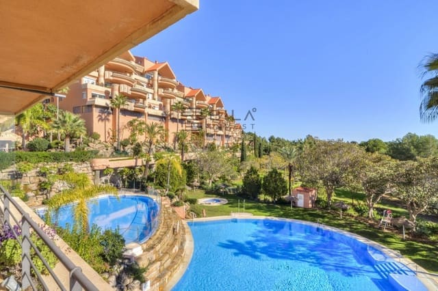 4 bedroom Flat for sale in Nueva Andalucia, Marbella with pool garage - € 1,299,000 (Ref: 8873092)