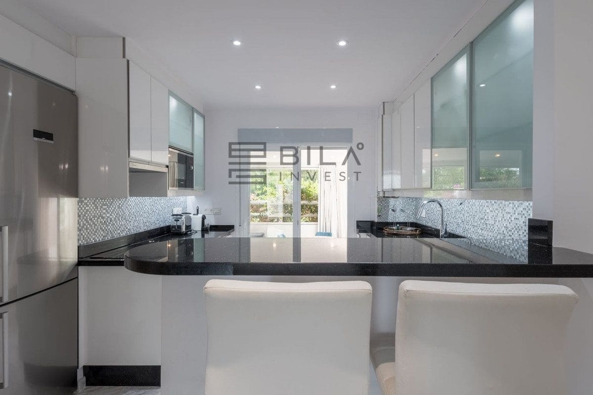 Piso de 2 habitaciones en Golden Mile en venta con piscina garaje - 695.000 € (Ref: 8873126)