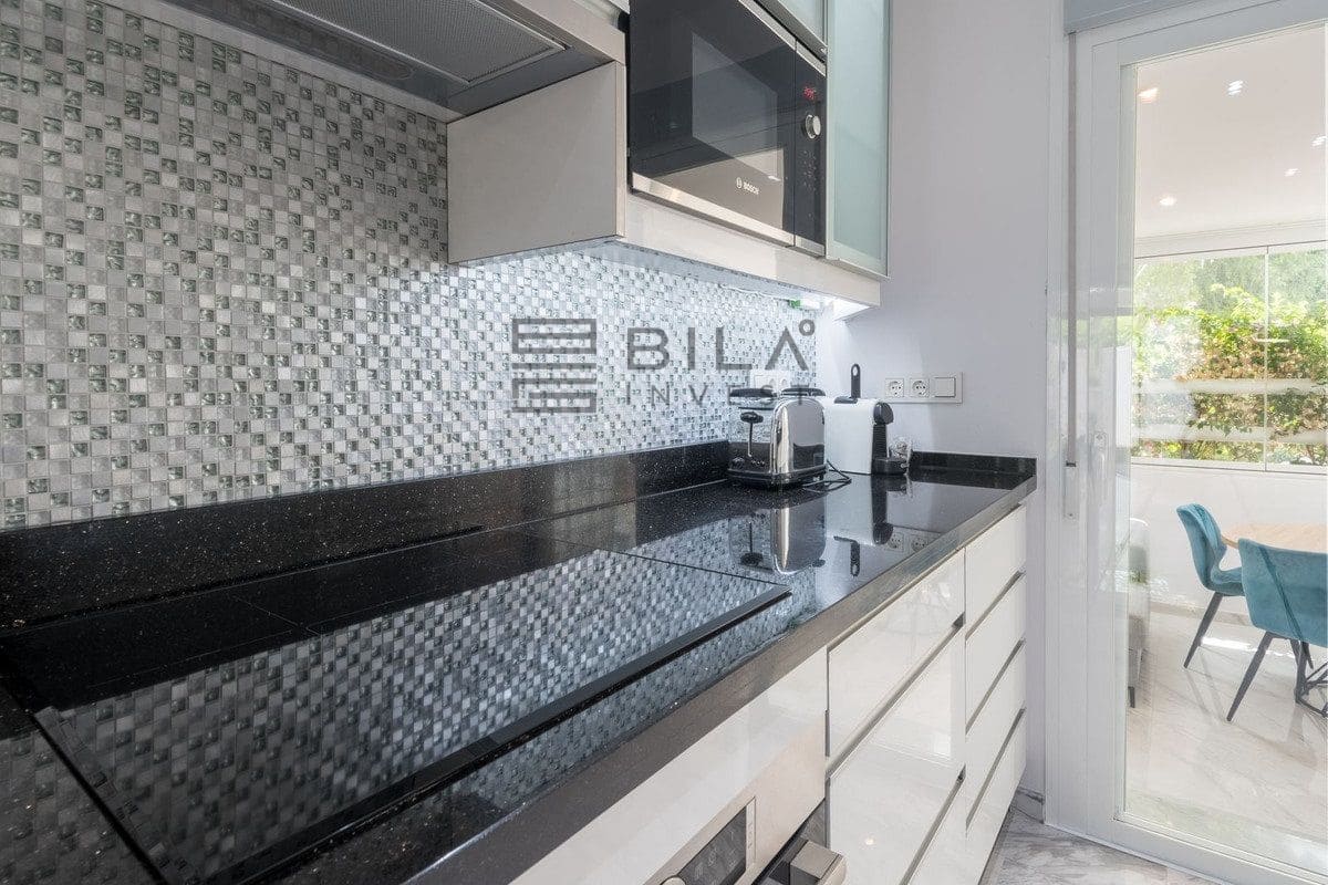 Piso de 2 habitaciones en Golden Mile en venta con piscina garaje - 695.000 € (Ref: 8873126)