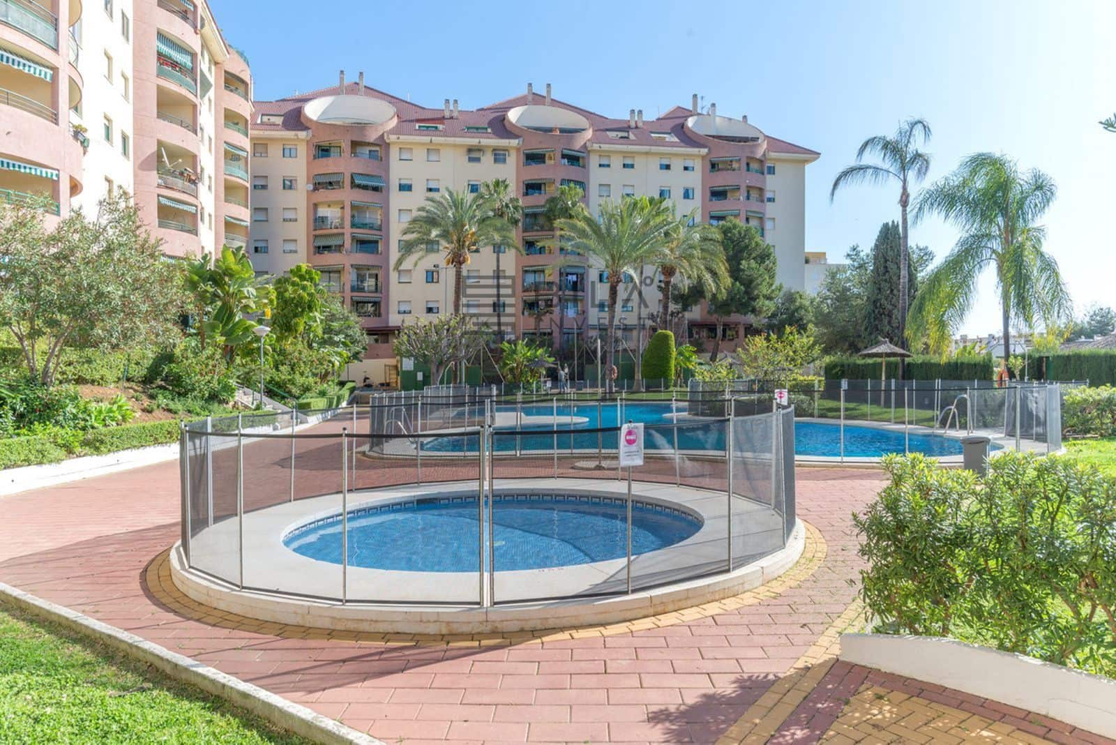 3 bedroom Flat for sale in Marbella with pool - € 435,000 (Ref: 8910687)