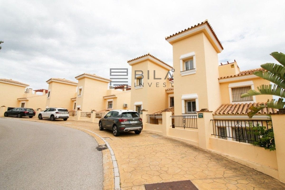 3 soverom Hus til salgs i Riviera del Sol med svømmebasseng - € 499 500 (Ref: 8976527)