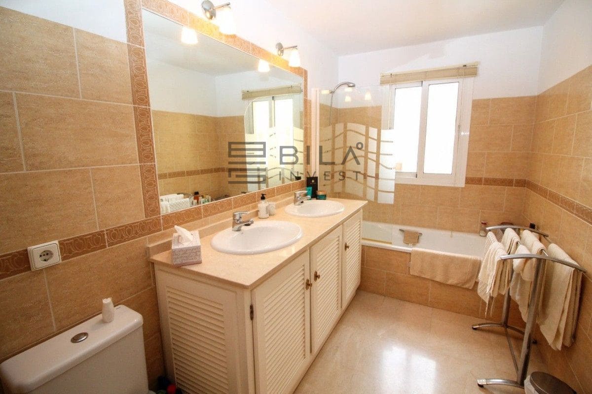 3 soverom Hus til salgs i Riviera del Sol med svømmebasseng - € 499 500 (Ref: 8976527)