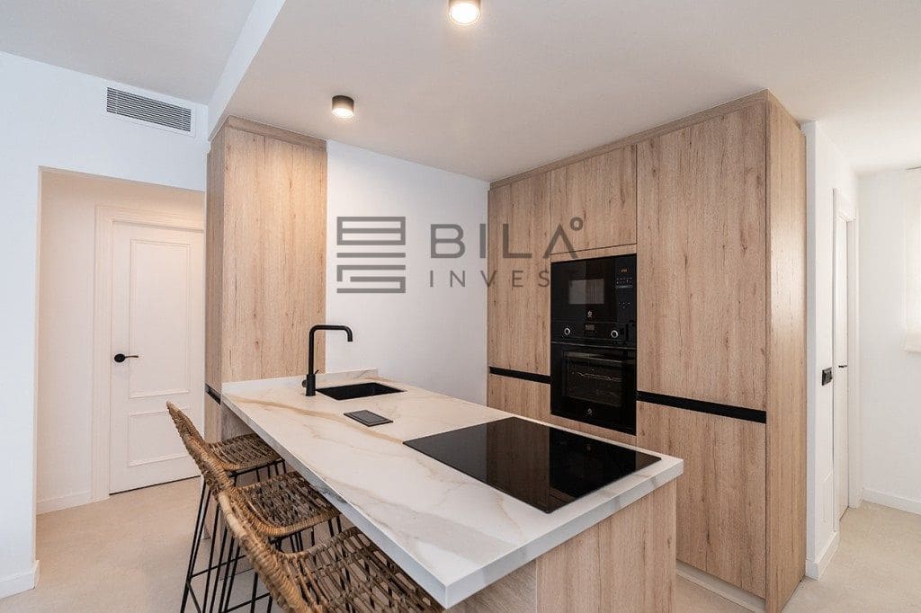 2 bedroom Flat for sale in Marbella - € 425,000 (Ref: 9029116)