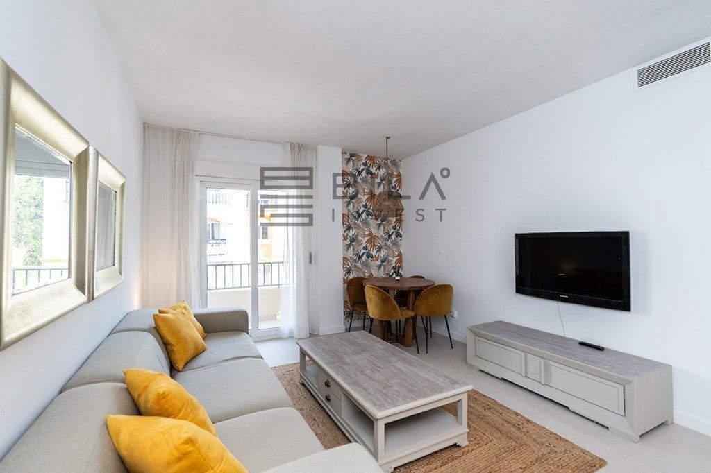 2 bedroom Flat for sale in Marbella - € 425,000 (Ref: 9029116)