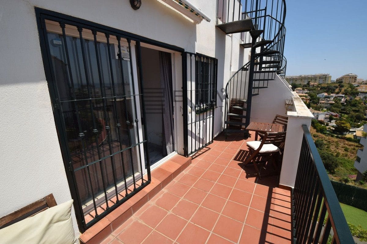 3 makuuhuone Kattohuoneisto myytävänä paikassa Miraflores mukana uima-altaan - 399 000 € (Ref: 9081918)