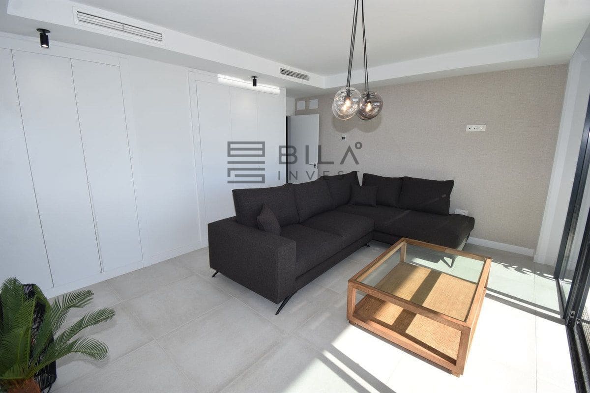 4 soveværelse Byhus til salg i El Chaparral med swimmingpool garage - € 1.099.999 (Ref: 9609656)