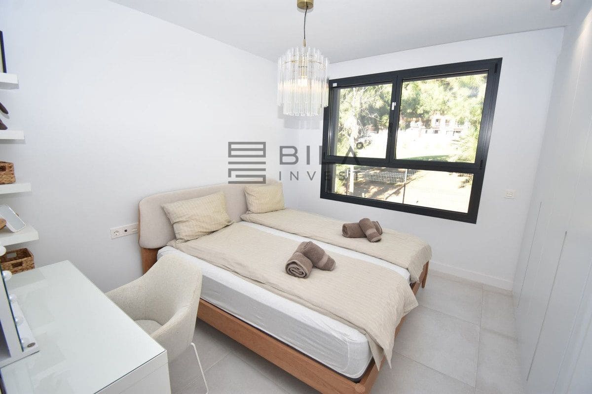 4 soveværelse Byhus til salg i El Chaparral med swimmingpool garage - € 1.099.999 (Ref: 9609656)